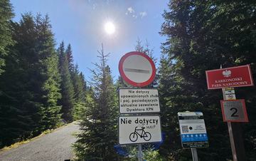 Zjazd z Przełęczy Karkonoskiej do Podgórzyna
