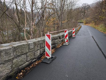 Jagniątków odcięty przez remont muru