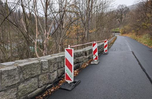 Jagniątków odcięty przez remont muru