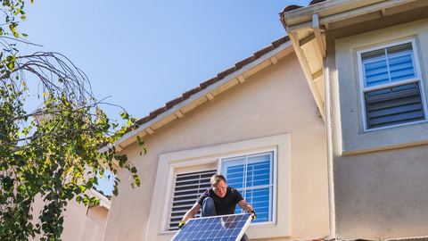 Magazyny energii – kiedy warto inwestować samodzielnie, a kiedy z dotacją "Mój Prąd"?
