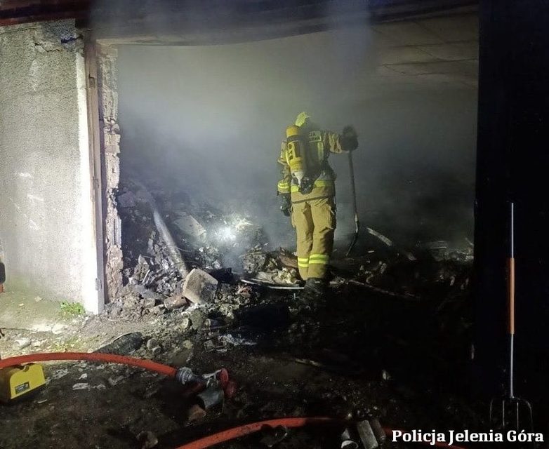 Policjanci z Karpacza zatrzymali mężczyznę podejrzanego o spowodowanie pożaru i narażenie osób na niebezpieczeństwo