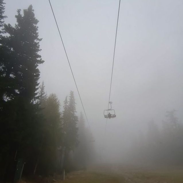 Karkonosze spowite mgłą
