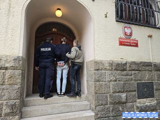 Potrącił biegacza, uciekł a potem spalił auto