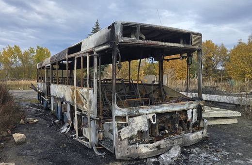 Kto podpalił autobus do nauki jazdy?