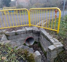 Roboty na drodze zniszczonej przez powódź