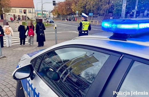 Policjanci jeleniogórskiej drogówki prowadzili działania „Niechronieni uczestnicy ruchu drogowego”