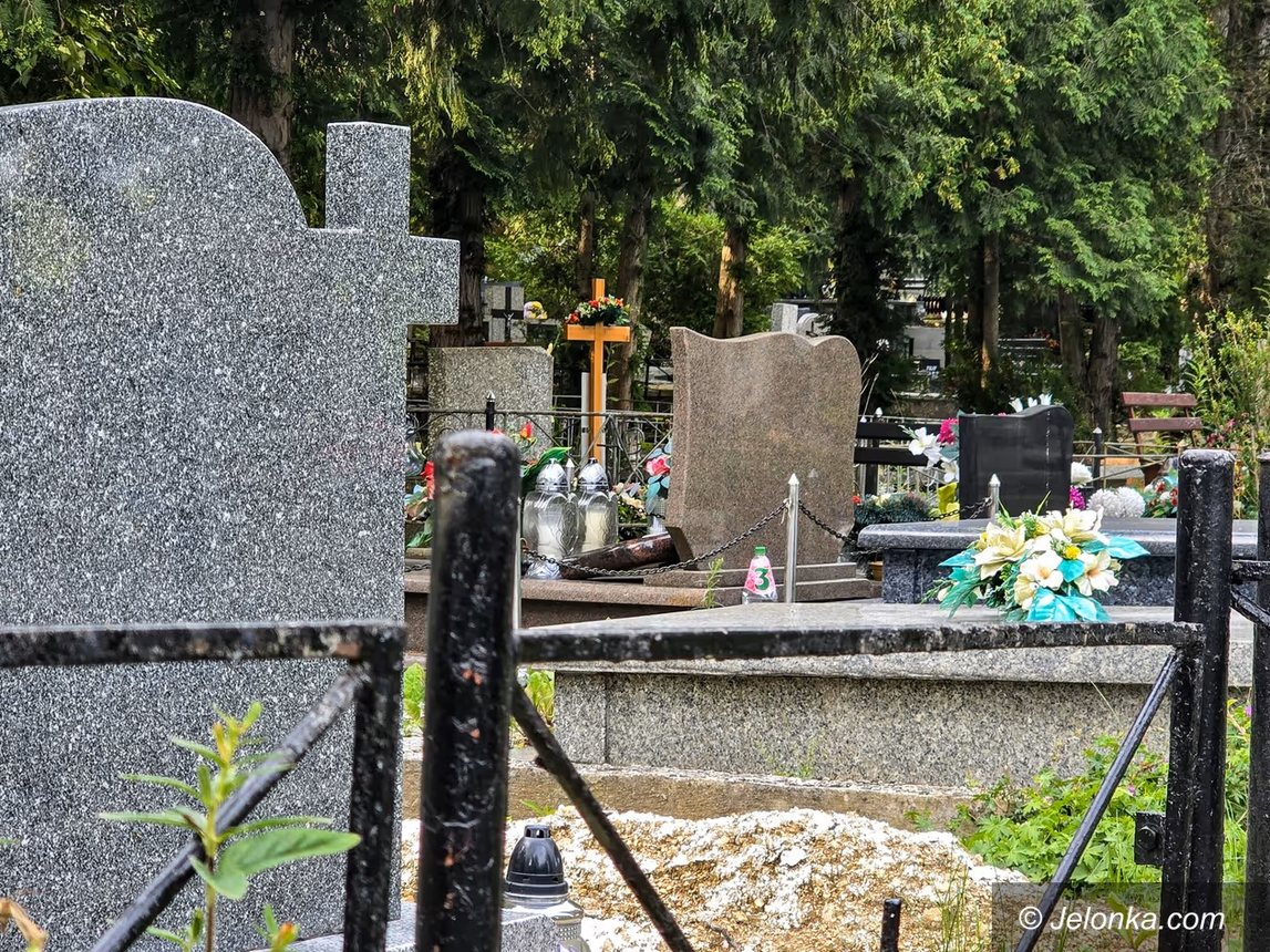 Oni zmarli. Zapisali się w zbiorowej pamięci