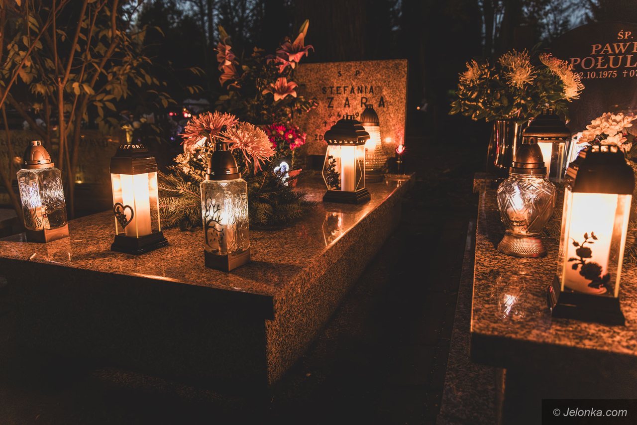 Oni zmarli. Zapisali się w zbiorowej pamięci