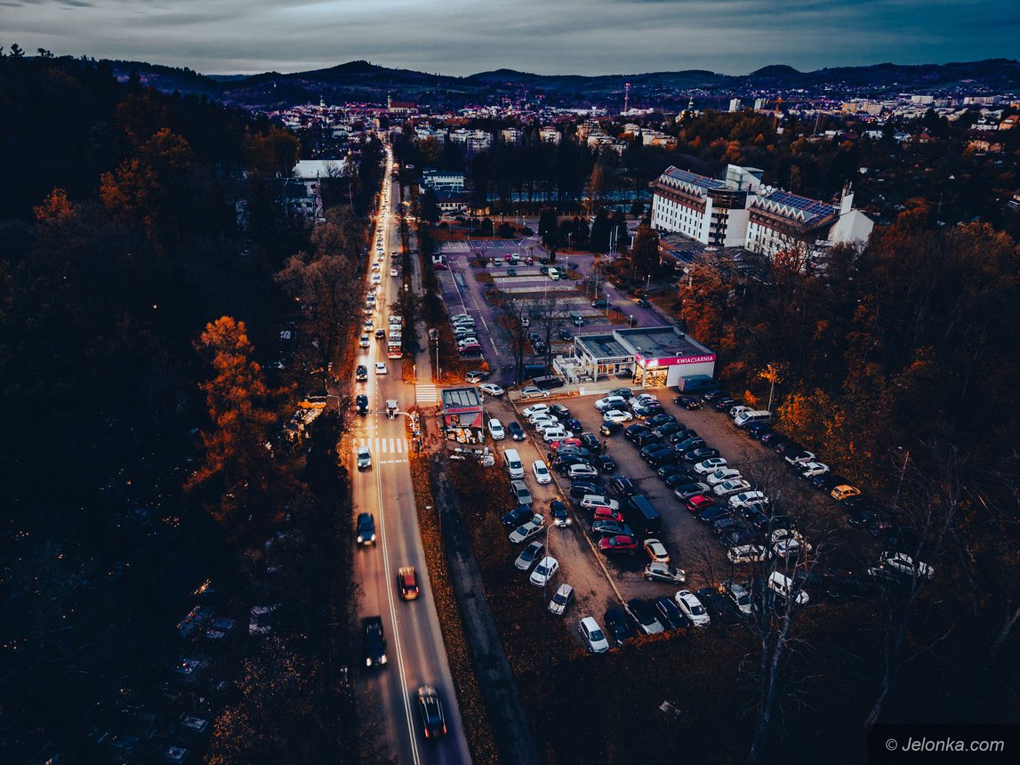 Oni zmarli. Zapisali się w zbiorowej pamięci