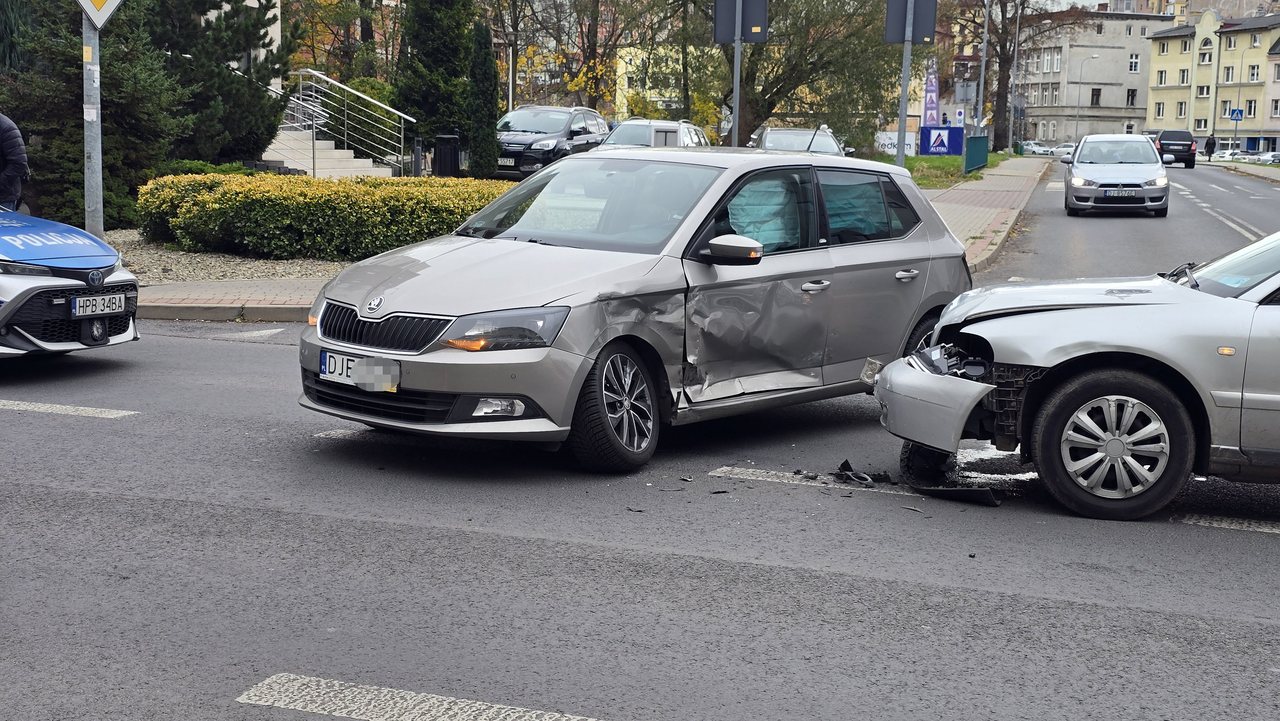 Zagapił się na skrzyżowaniu