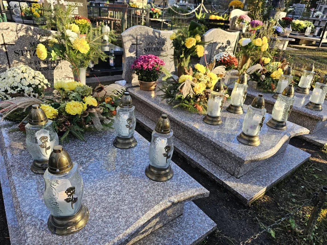 1 listopada – na cmentarzach tłoczno