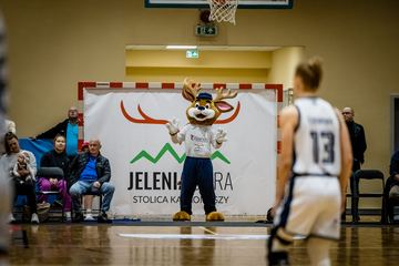 Kraków zdobywa Jelenią Górę