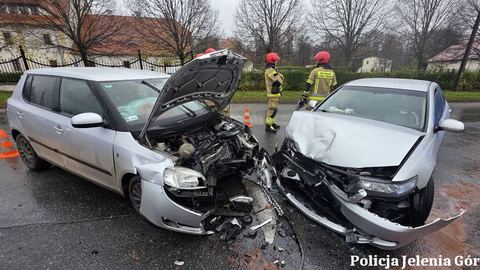Groźne zdarzenie w Wojanowie – apel policji o ostrożność na śliskich drogach