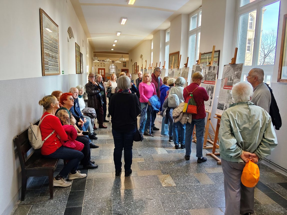 I LO w Jeleniej Górze – spacer i historia