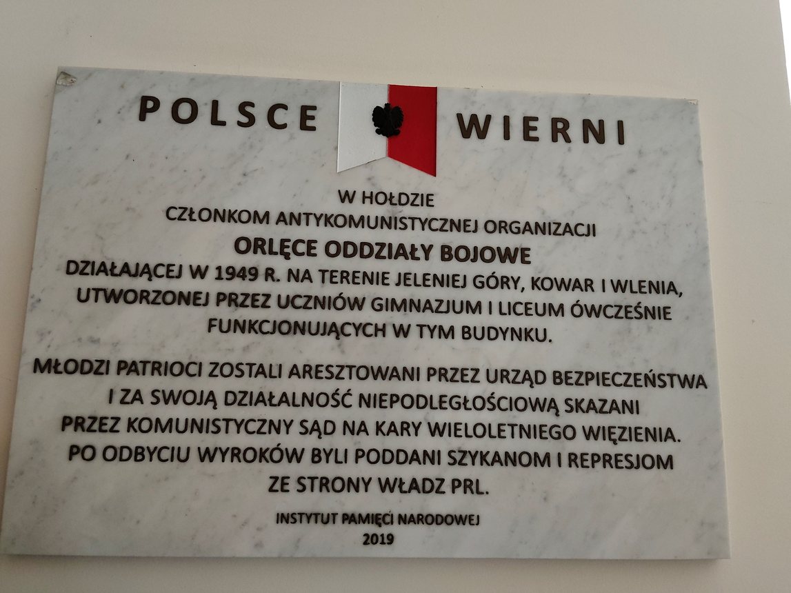 I LO w Jeleniej Górze – spacer i historia