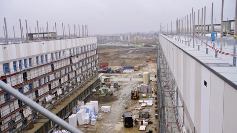 Szpital za 1,5 mld zł rośnie w oczach