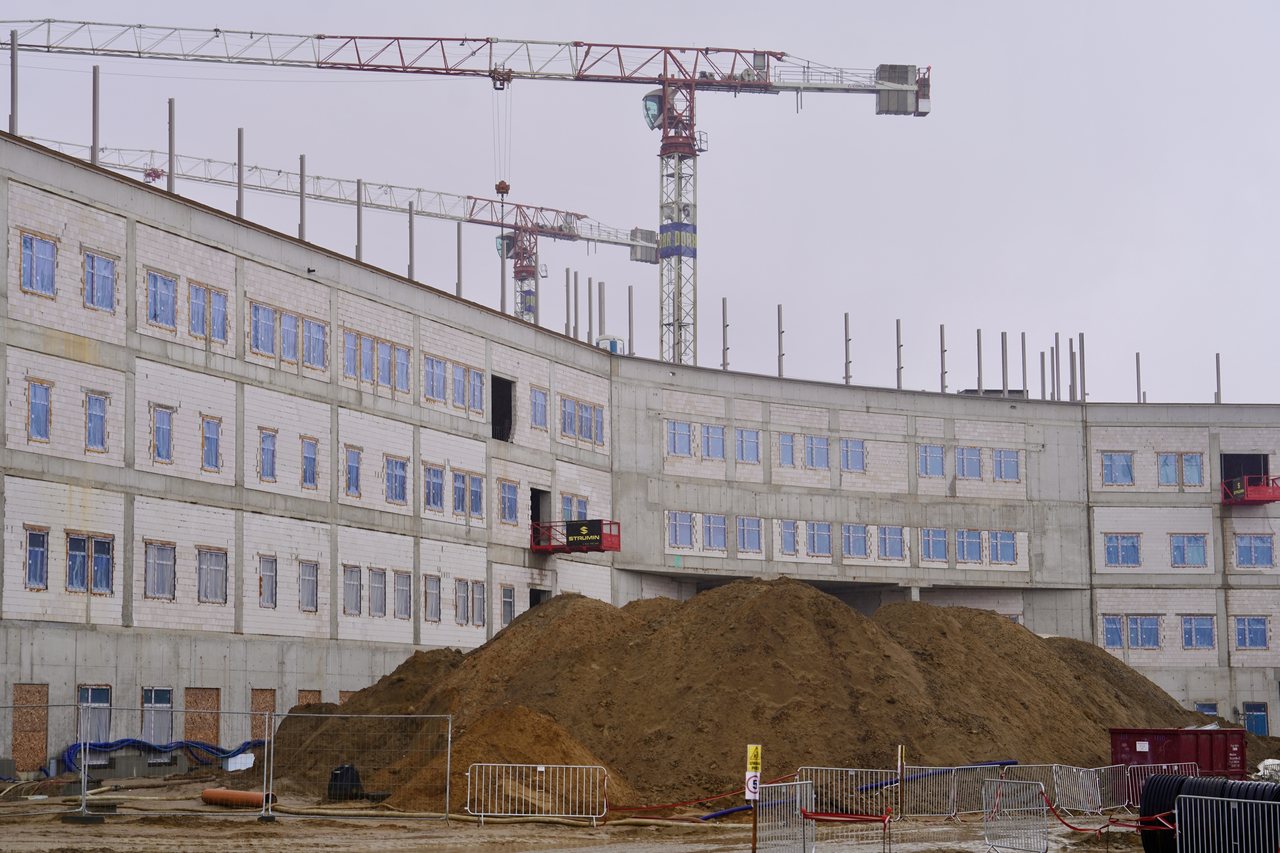 Szpital za 1,5 mld zł rośnie w oczach