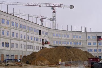 Szpital za 1,5 mld zł rośnie w oczach