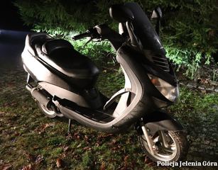 Policjanci z Jeleniej Góry odzyskali skradziony skuter i zatrzymali sprawcę tuż po zdarzeniu