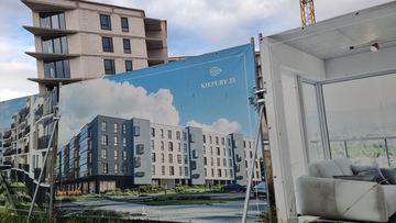 „Pentagon” przy Kiepury już z oknami
