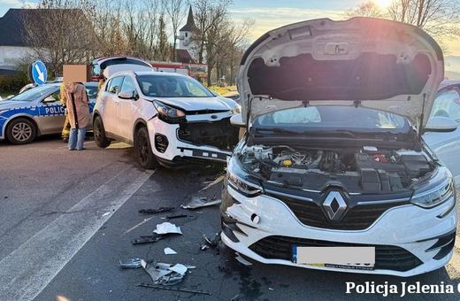 Zderzenie Kia z Renault w Radomierzu