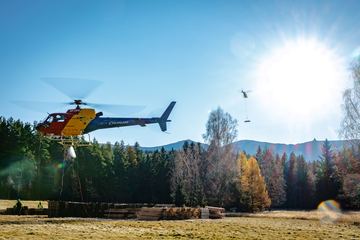 Helikopter nad Karkonoszami