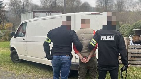 Zatrzymanie 30–latka podejrzewanego o próbę zmuszenia nieletniej do określonego zachowania