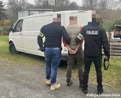Zatrzymanie 30–latka podejrzewanego o próbę zmuszenia nieletniej do określonego zachowania
