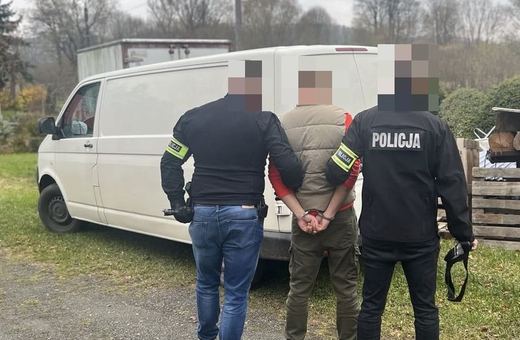 Zatrzymanie 30–latka podejrzewanego o próbę zmuszenia nieletniej do określonego zachowania