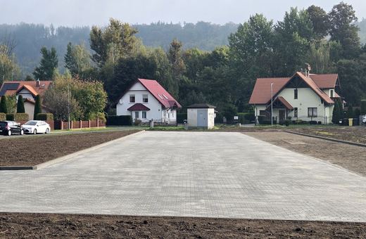 Nowe drogi, place zabaw i parkingi