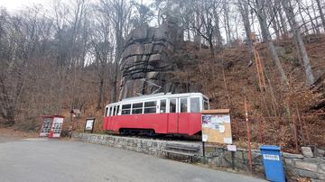 Tramwaj wśród skał. Podgórzyńska historia komunikacji