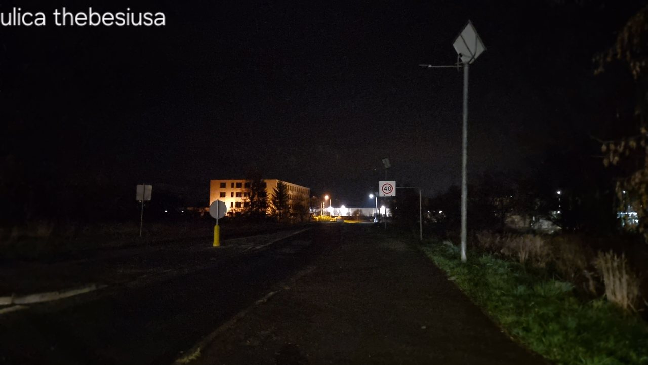 Nie ma lamp na przejściach dla pieszych