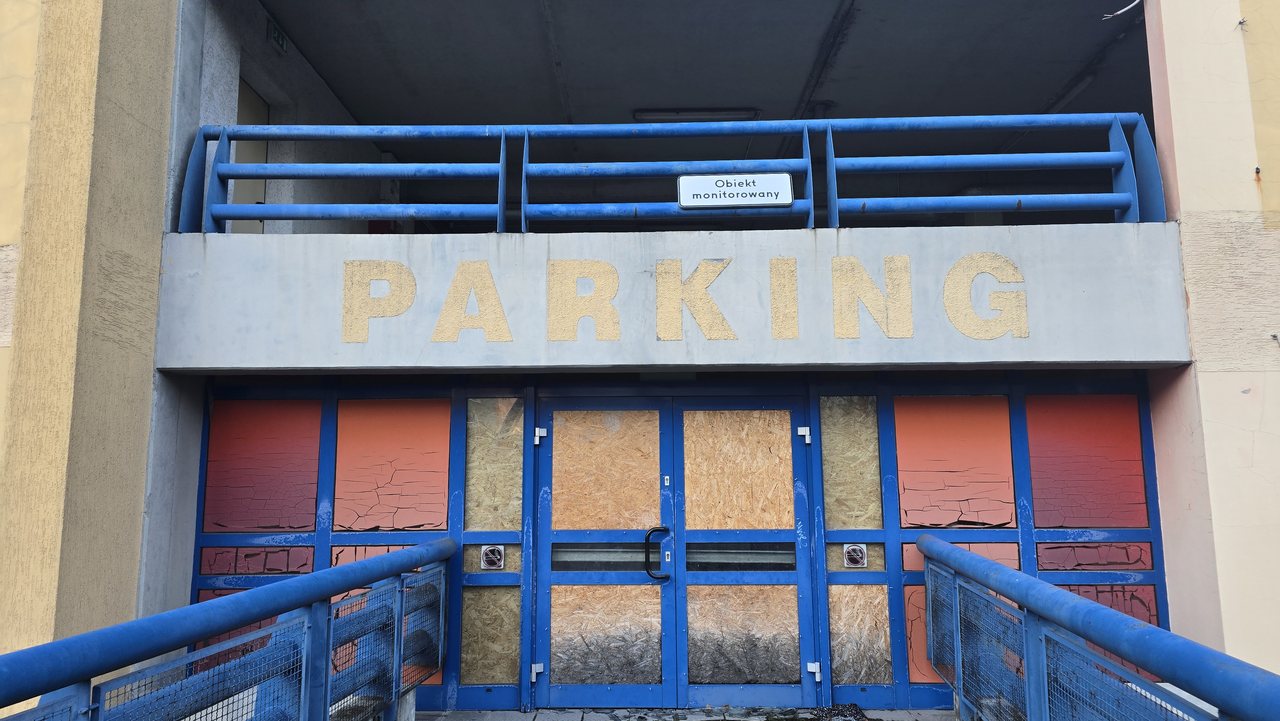 Opuszczony parking przy Pijarskiej na sprzedaż
