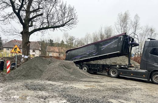 Krawężniki i nawierzchnia do naprawy