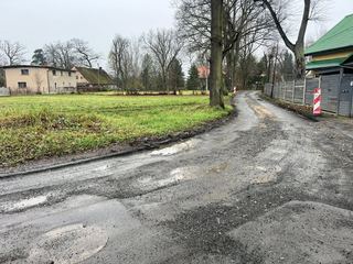 Krawężniki i nawierzchnia do naprawy