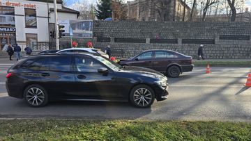 Skoda wjechała w Mazdę na Podwalu