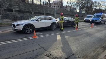 Skoda wjechała w Mazdę na Podwalu