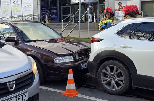 Skoda wjechała w Mazdę na Podwalu