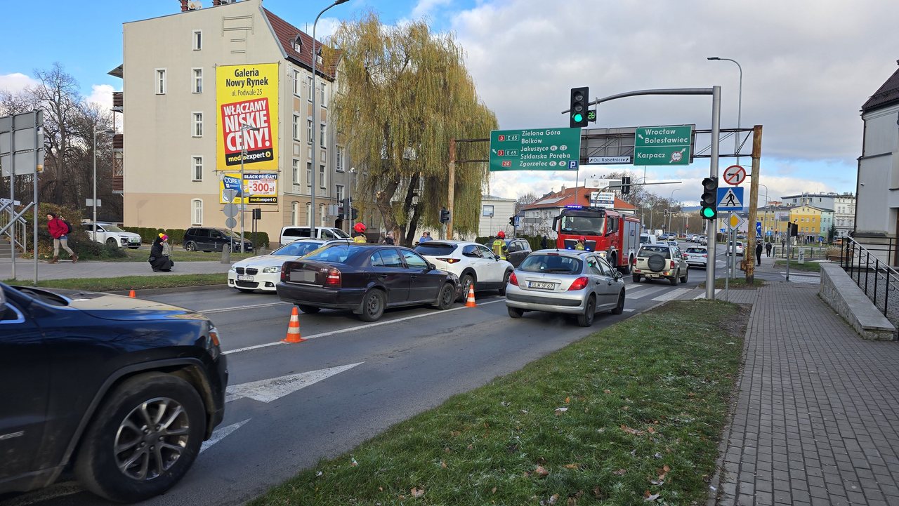 Skoda wjechała w Mazdę na Podwalu