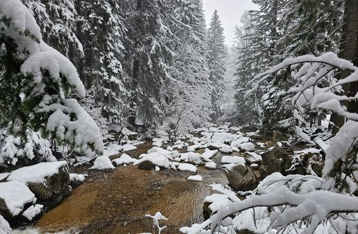 Sypnie śniegiem, nawet do pół metra