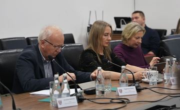Sesja w powiecie: nagrody, opłaty i zmiany w budżecie