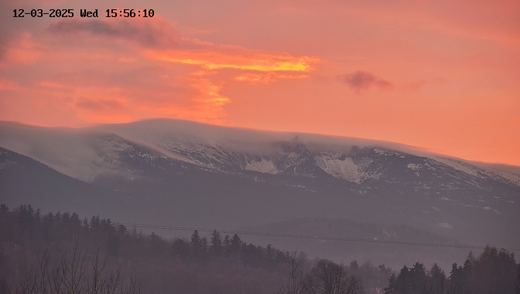 Efektowny zachód słońca nad Karkonoszami