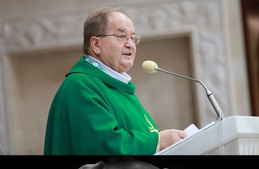 Ojciec Rydzyk czuwał nad dziewczętami?