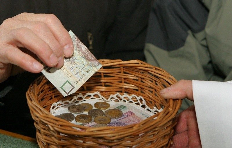 Zrzutka w niedzielę w kościołach