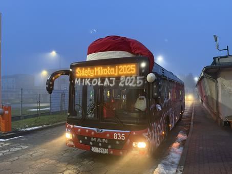 Mikołaj jeździł autobusem