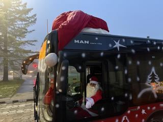 Mikołaj jeździł autobusem