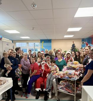 Mikołaj odwiedził w szpitalu chore dzieci