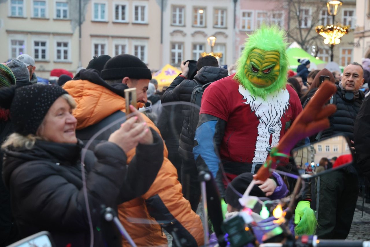 Zaklęcie "Żabek" rozświetliło miejską choinkę