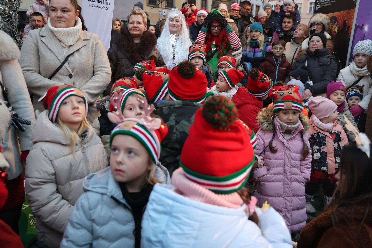 Zaklęcie "Żabek" rozświetliło miejską choinkę