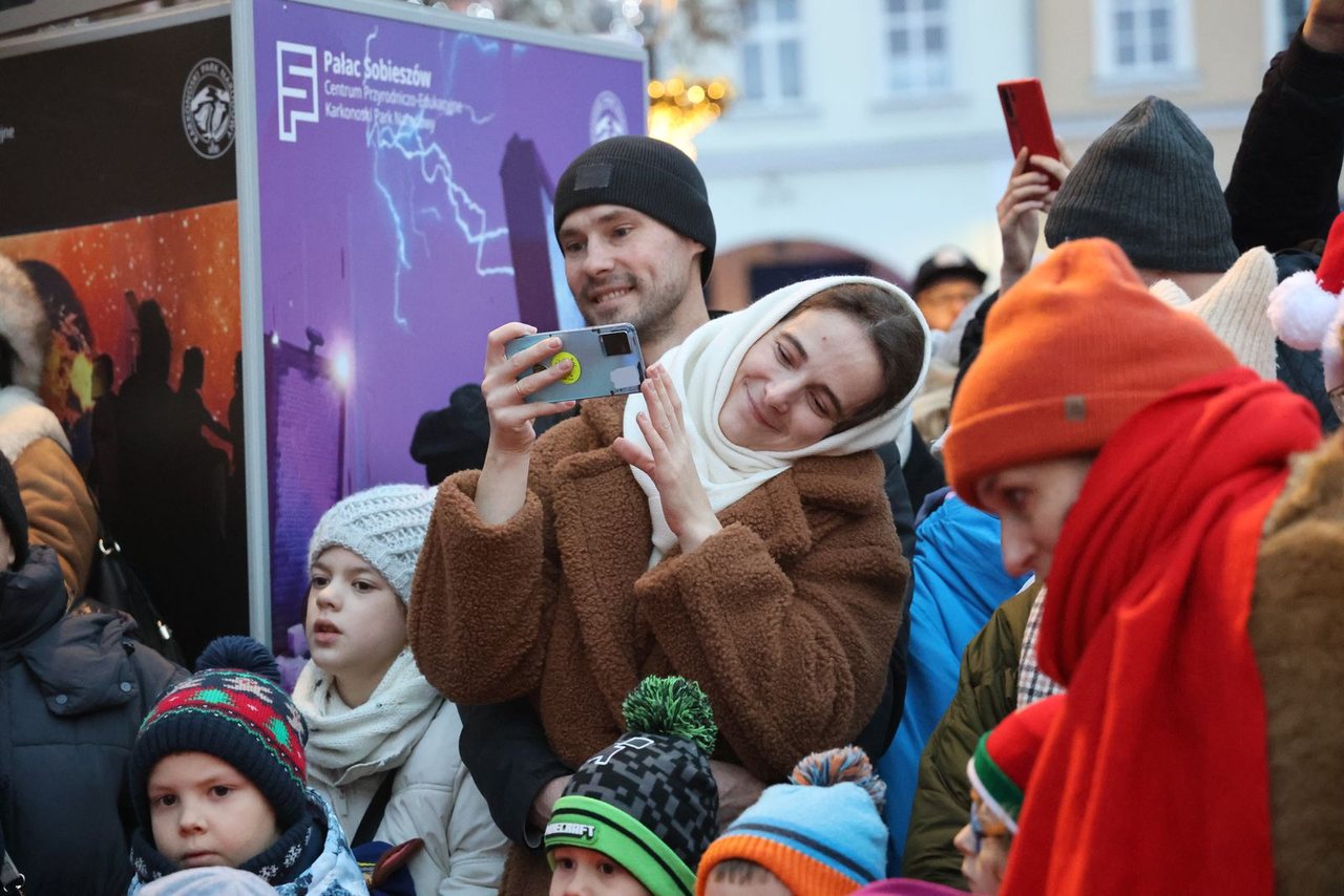 Zaklęcie "Żabek" rozświetliło miejską choinkę